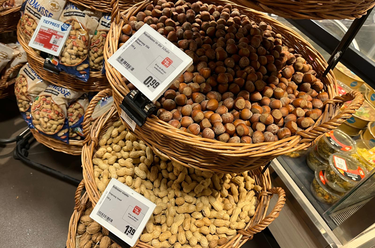 REWE Matthias Härzschel, NEO, Leipzig, Nuss, Erdnüsse, Walnüsse, Trockenfrüchte, getrocknete Aprikosen, Herbst