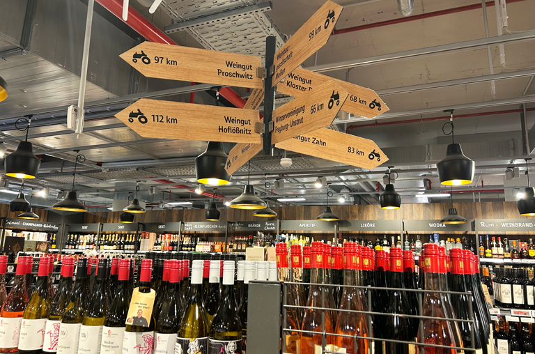 Saale-Unstrut-Weine haben bei REWE Härzschel ein eigenes Regal