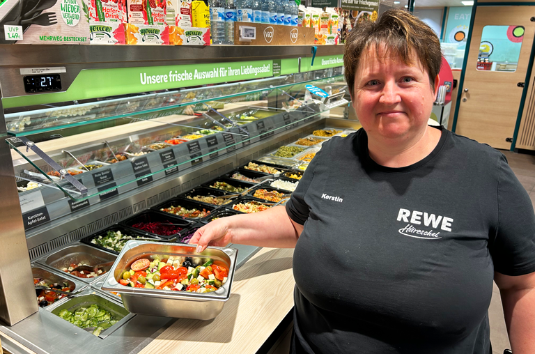 Convienence-Abteilungsleiterin Kerstin Gräfe von REWE Härzschel