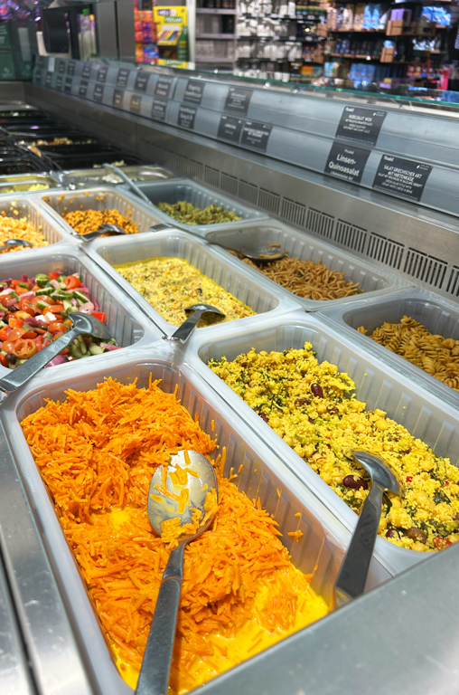 große Vielzahl an Zutaten zum kreativen Zusammenstellen des persönlichen Lieblingssalates